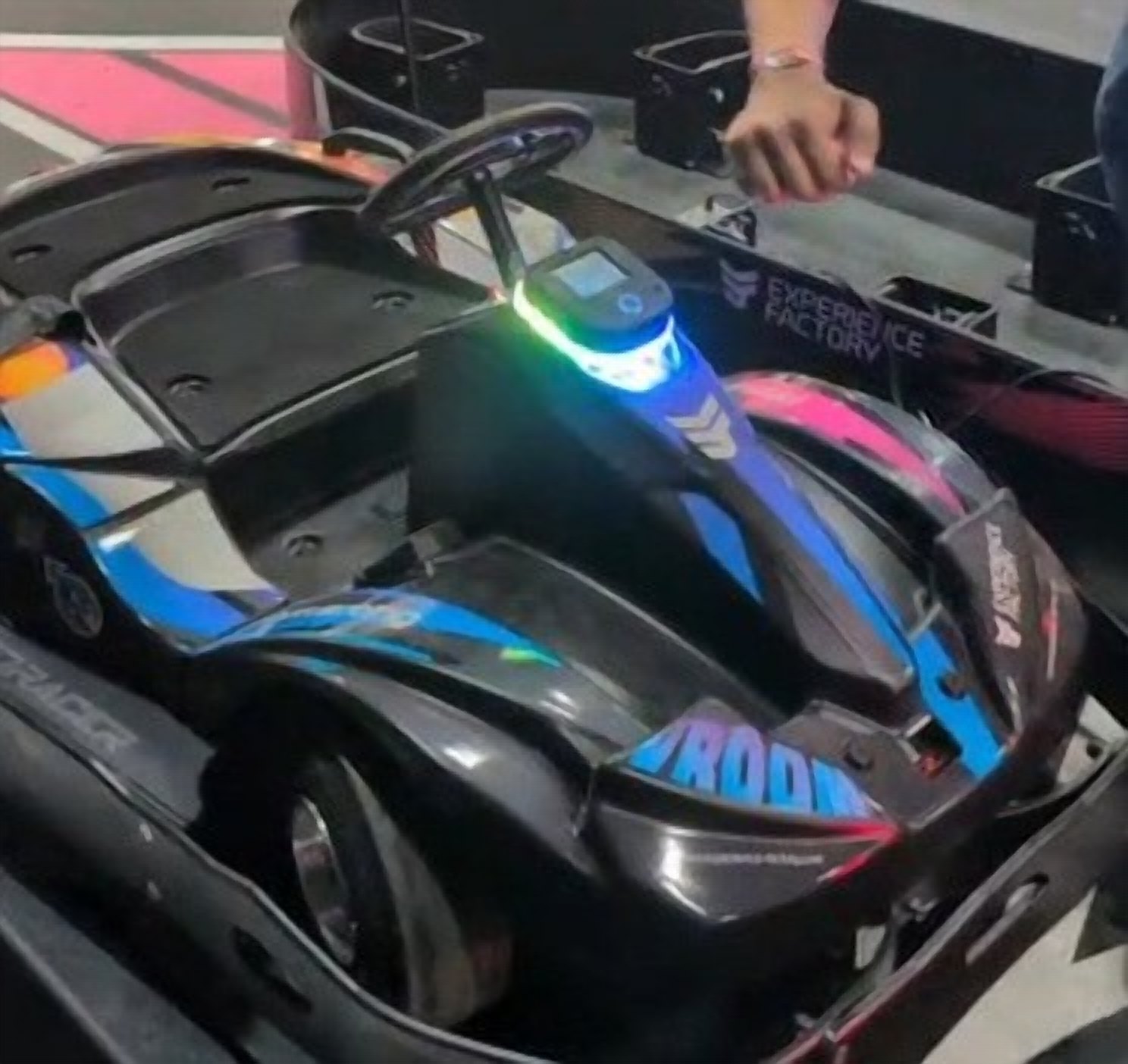 Boîtier Veryfan Pilot monté sur un kart